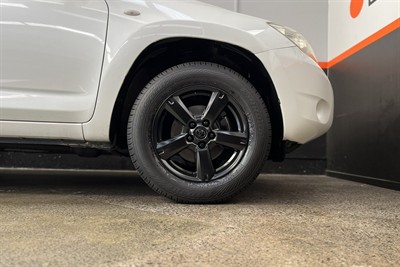 2005 Toyota RAV4 - Thumbnail