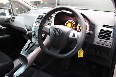 2011 Toyota Corolla - Thumbnail
