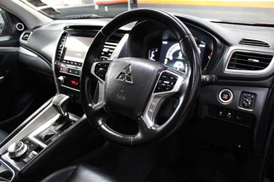 2021 Mitsubishi Pajero Sport - Thumbnail