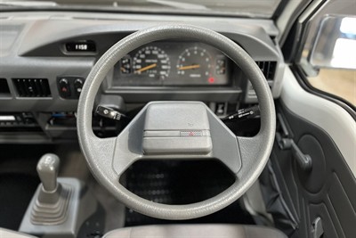 2014 Mitsubishi L300 - Thumbnail