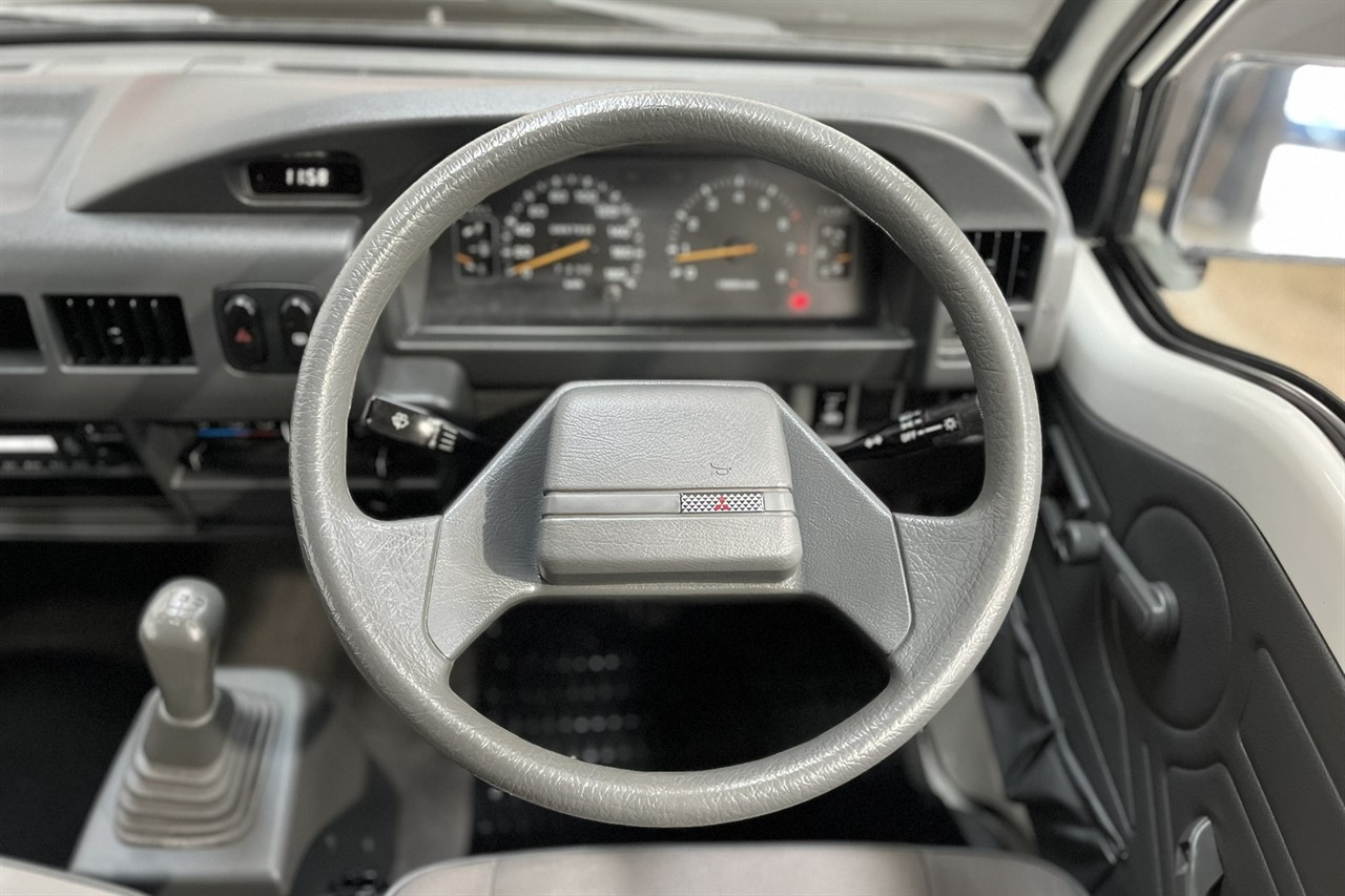 2014 Mitsubishi L300