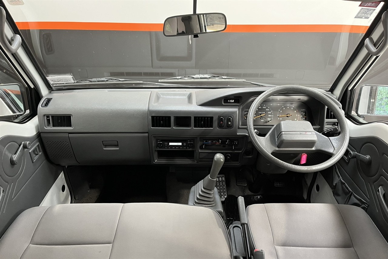2014 Mitsubishi L300
