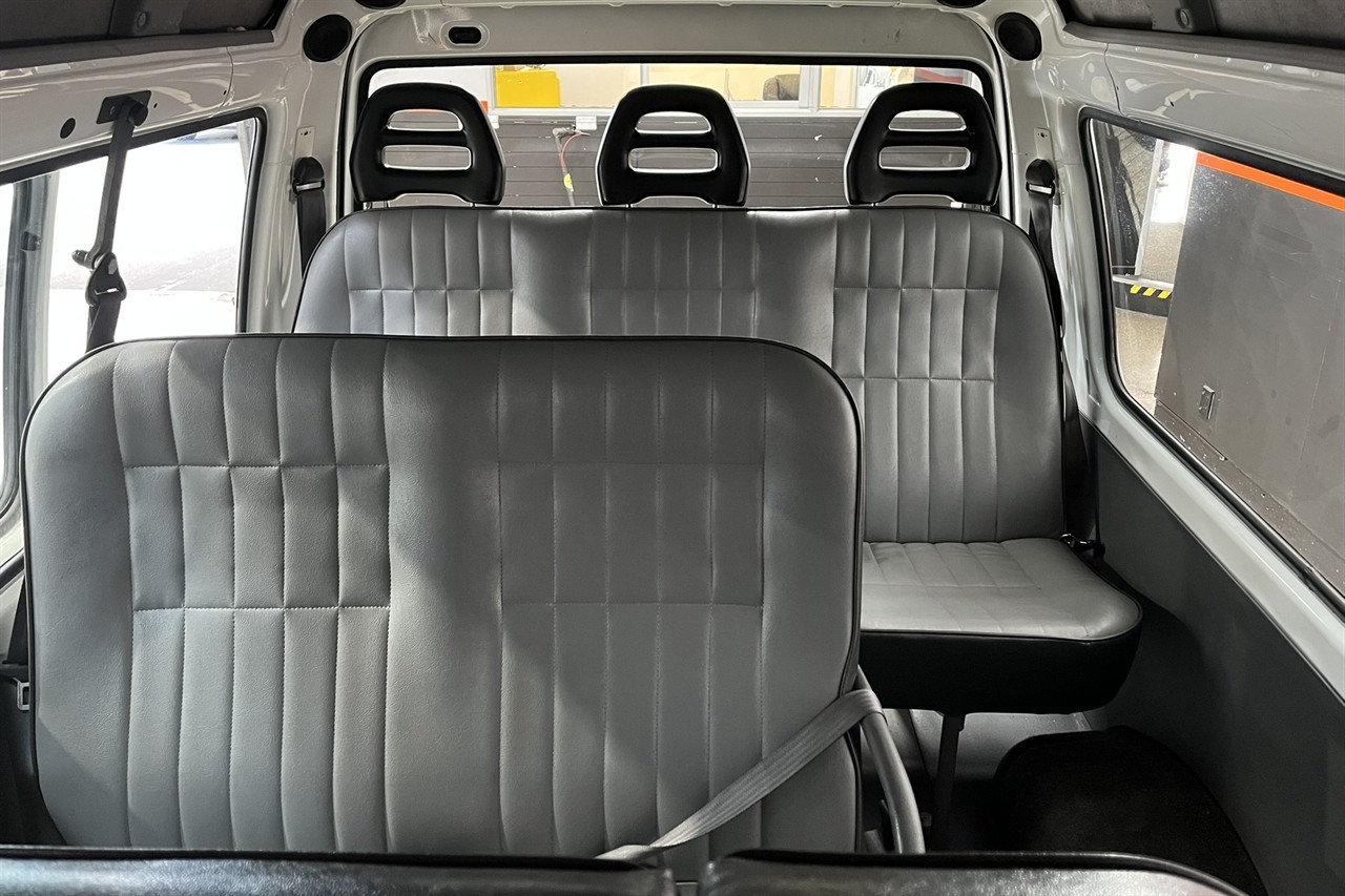 2014 Mitsubishi L300