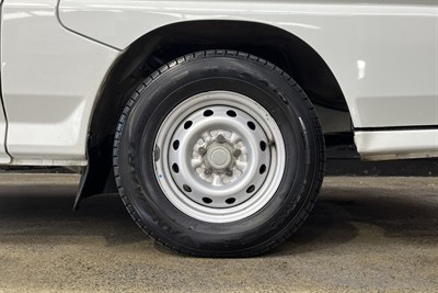 2014 Mitsubishi L300 - Thumbnail