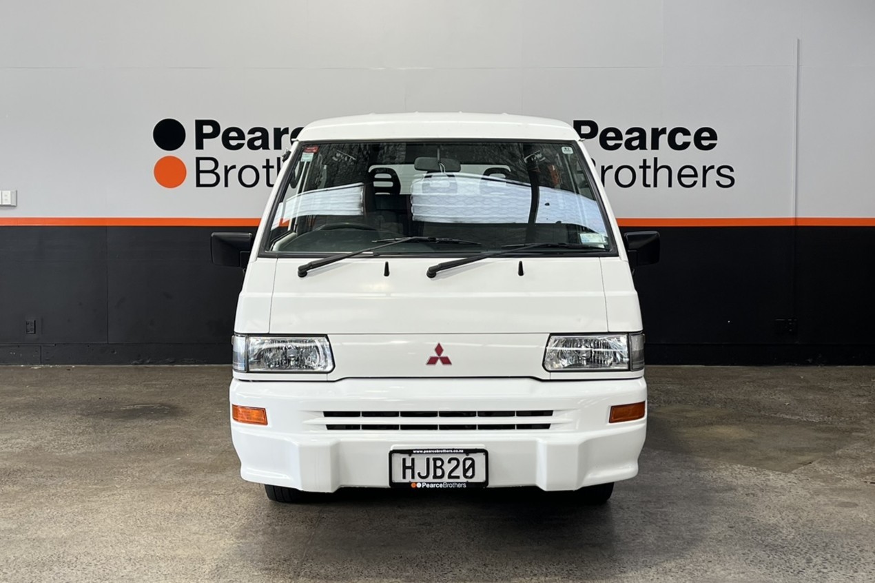 2014 Mitsubishi L300