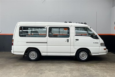 2014 Mitsubishi L300 - Thumbnail