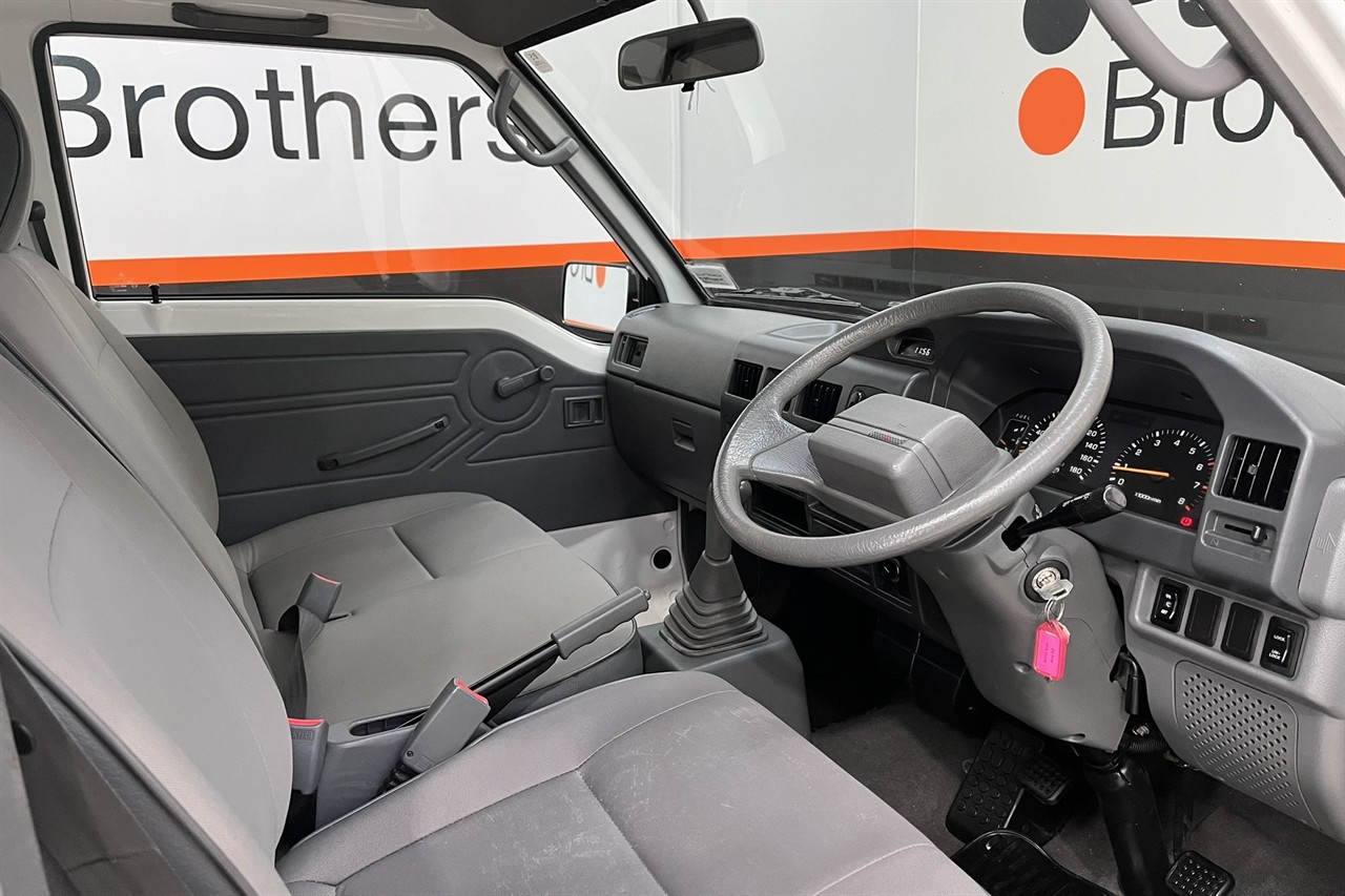 2014 Mitsubishi L300
