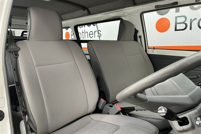 2014 Mitsubishi L300 - Thumbnail