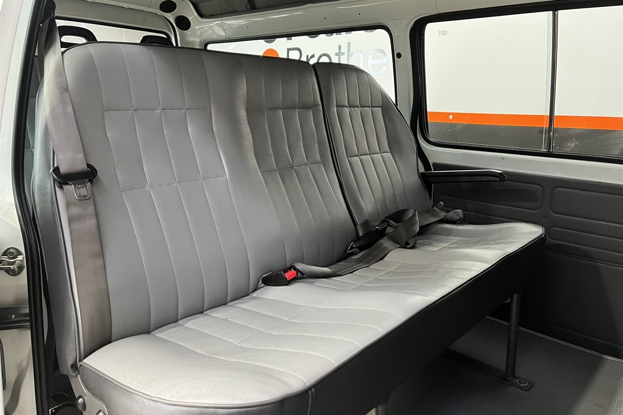2014 Mitsubishi L300