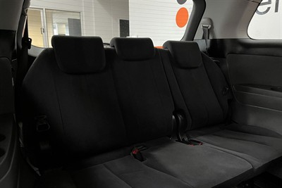 2011 Toyota Estima - Thumbnail