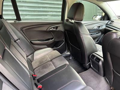 2015 Holden Commodore - Thumbnail