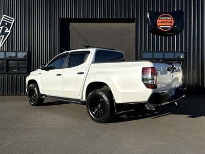 2022 Mitsubishi Triton - Thumbnail