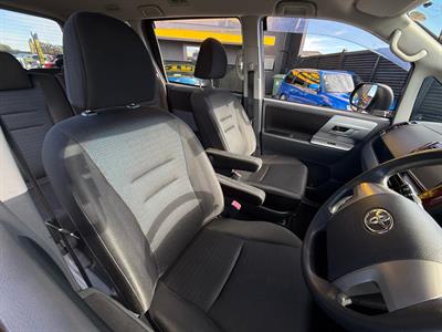 2008 Toyota Voxy - Thumbnail