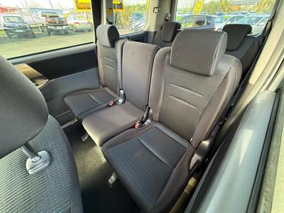2008 Toyota Voxy - Thumbnail