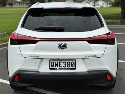 2021 Lexus UX 250H - Thumbnail