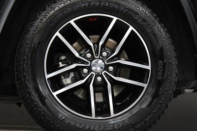 2017 Jeep Grand Cherokee - Thumbnail