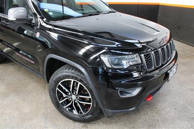 2017 Jeep Grand Cherokee - Thumbnail