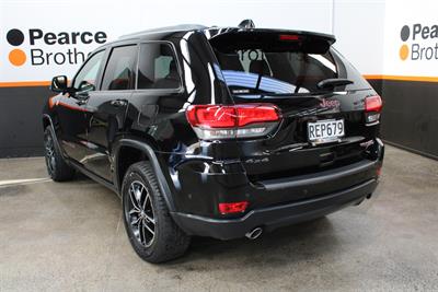 2017 Jeep Grand Cherokee - Thumbnail