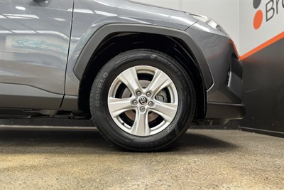 2021 Toyota RAV4 - Thumbnail
