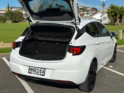 2019 Holden Astra - Thumbnail