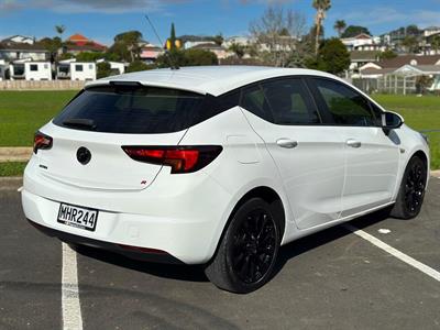 2019 Holden Astra - Thumbnail