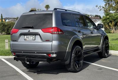 2015 Mitsubishi Challenger - Thumbnail