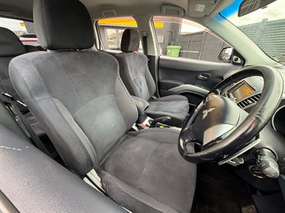 2006 Mitsubishi Outlander - Thumbnail