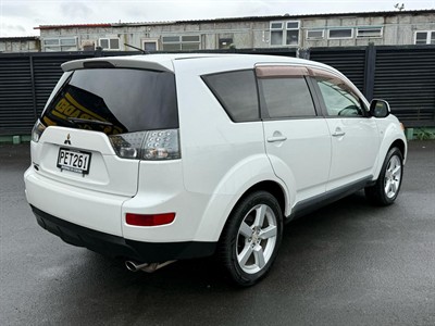 2006 Mitsubishi Outlander - Thumbnail