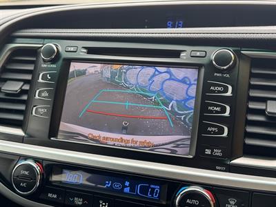 2017 Toyota Highlander - Thumbnail