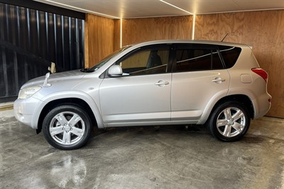 2005 Toyota RAV4 - Thumbnail