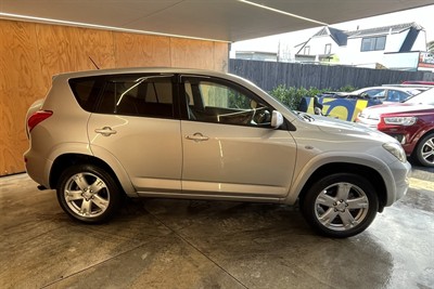 2005 Toyota RAV4 - Thumbnail