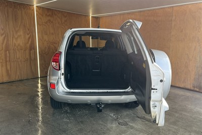 2005 Toyota RAV4 - Thumbnail