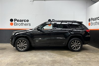 2017 Jeep Grand Cherokee - Thumbnail