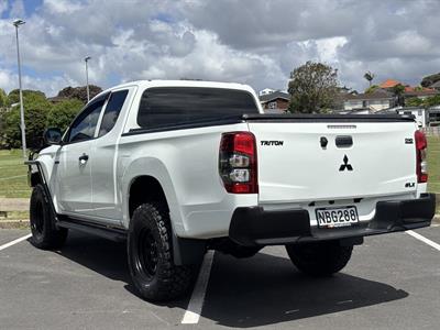 2020 Mitsubishi Triton - Thumbnail