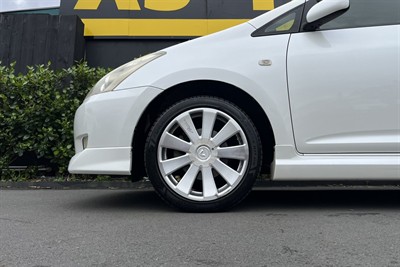 2006 Toyota Wish - Thumbnail