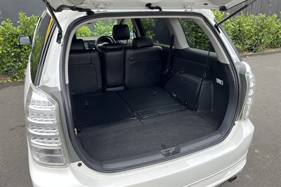 2006 Toyota Wish - Thumbnail