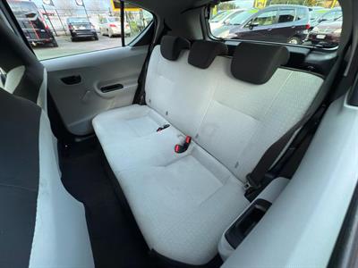 2013 Toyota Aqua - Thumbnail