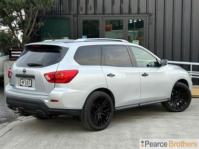 2019 Nissan Pathfinder - Thumbnail