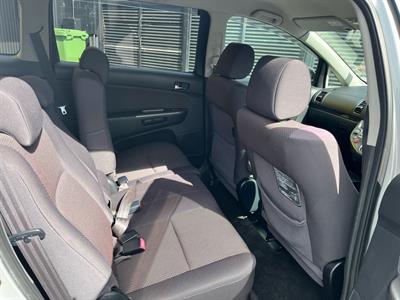 2004 Toyota Wish - Thumbnail