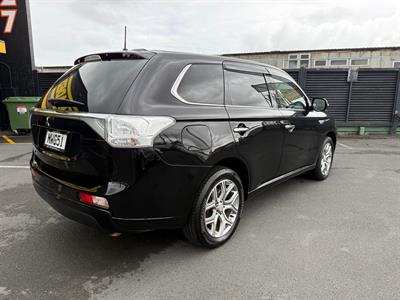 2014 Mitsubishi Outlander - Thumbnail