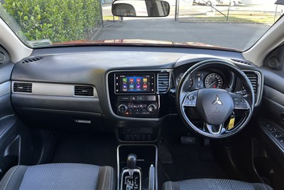 2017 Mitsubishi Outlander - Thumbnail