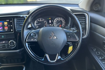 2017 Mitsubishi Outlander - Thumbnail