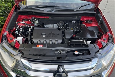 2017 Mitsubishi Outlander - Thumbnail