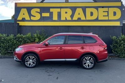 2017 Mitsubishi Outlander - Thumbnail