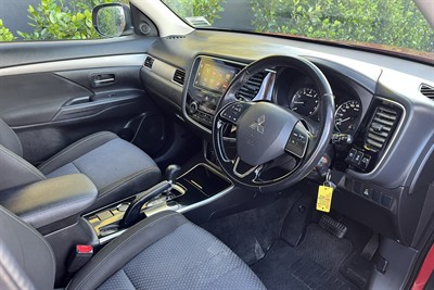 2017 Mitsubishi Outlander - Thumbnail