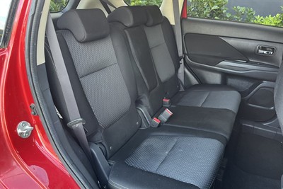 2017 Mitsubishi Outlander - Thumbnail