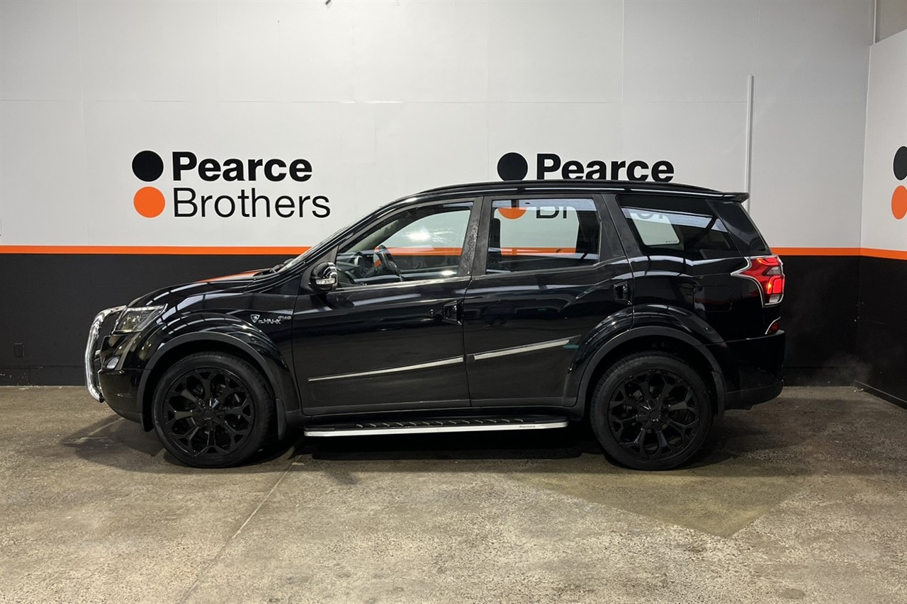 2022 MAHINDRA XUV500
