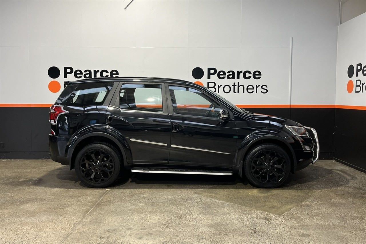 2022 MAHINDRA XUV500