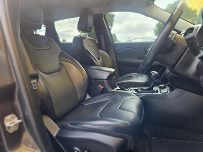 2020 Jeep CHEROKEE - Thumbnail