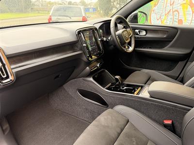 2023 Volvo C40 - Thumbnail